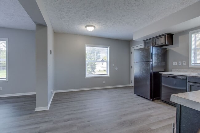 Building Photo - For Rent - Four-Bedroom Two-Bathroom Home Available NOW!