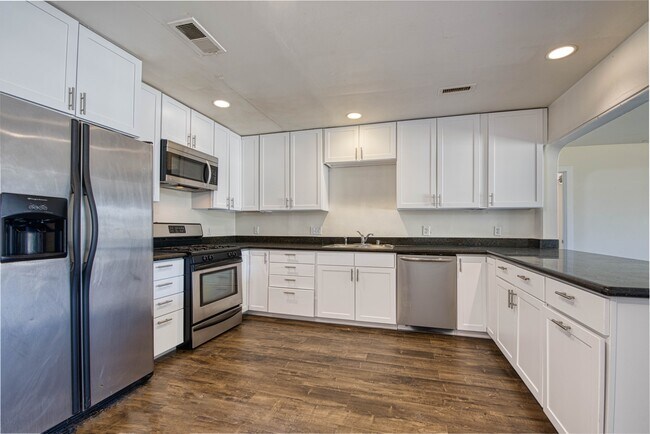 Building Photo - 6141 Dorothy Dr