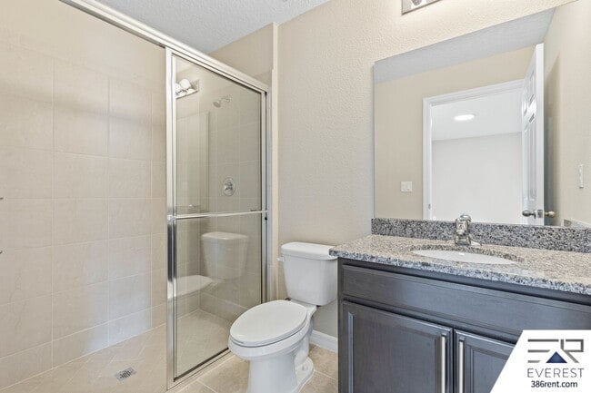 Building Photo - FULLY FENCED 3/2/2 IN DESIRABLE QUAIL HOLLOW