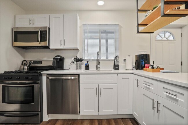 Building Photo - 159 Wolfe Hill Rd