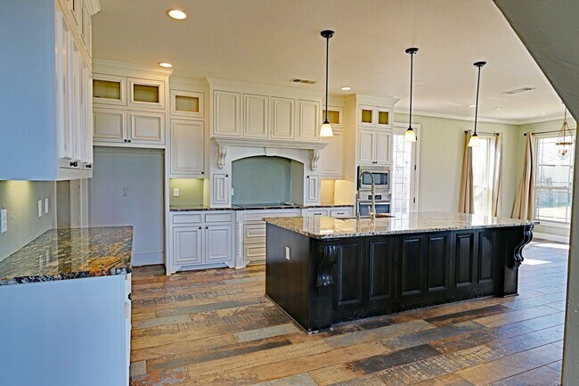 Building Photo - 10720 FM1385