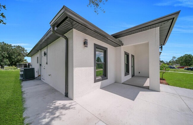 Building Photo - 2413 Quentin Ave S