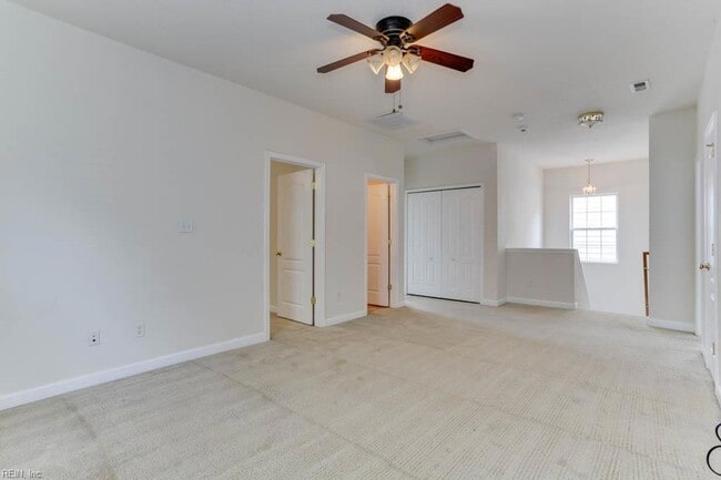 Building Photo - 528 Normandy St