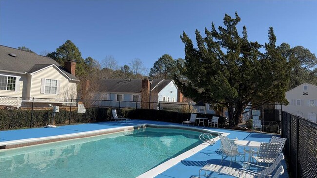 Building Photo - 5425 Village Green Square