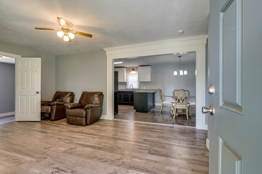 Building Photo - 279 Stones River Rd