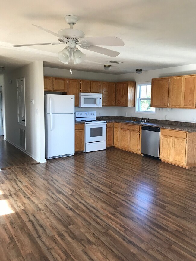 Primary Photo - 674 Union St