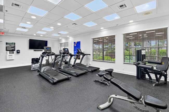 Building Photo - 7677 Lexington Club Blvd