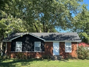 Building Photo - Great Location! 2 bed 1 bath off 101st!