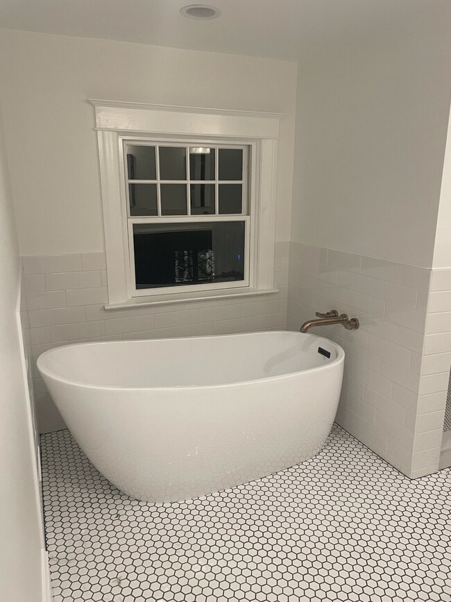 Building Photo - 1228 Bryan Ave