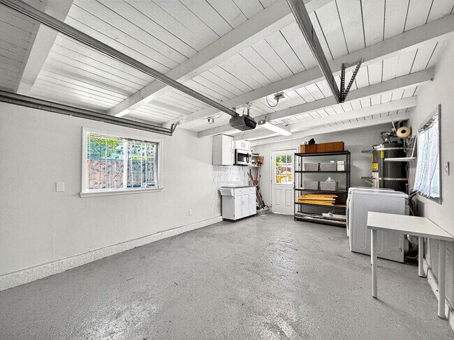 Building Photo - 1004 Airport Blvd