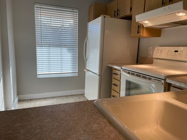 Roomy kitchen - 2919 Wainwright Ct