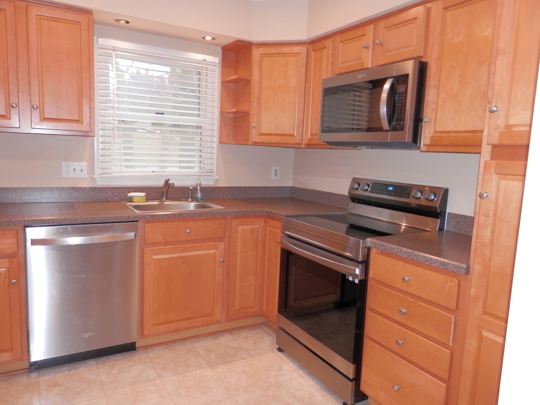 Building Photo - 3201 Bridlewood Dr