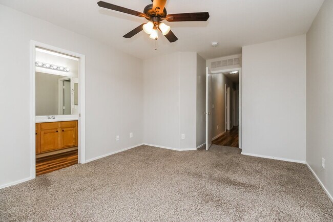 Building Photo - 4883 E Meadow Lark Way