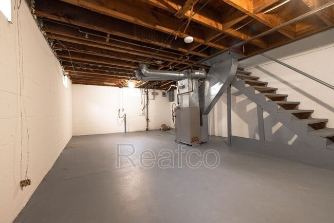 Building Photo - 2965 McGuffey Rd