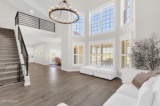 Building Photo - 856 W Quail Cir