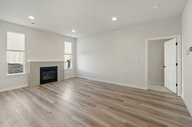 Building Photo - 5970 Thornhill Ave SW