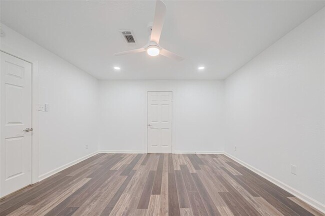 Building Photo - 5303 Lookout Mountain Dr