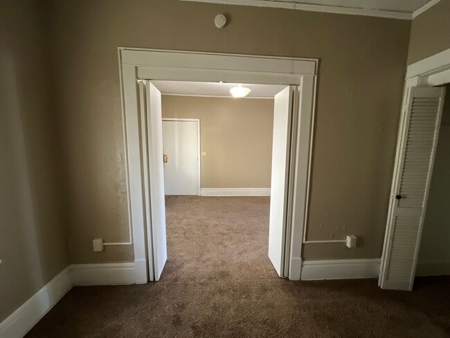 Building Photo - 469 Herschel St