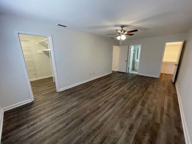 Building Photo - Renovated 3/2.5 House in Chieftain Hills- ...