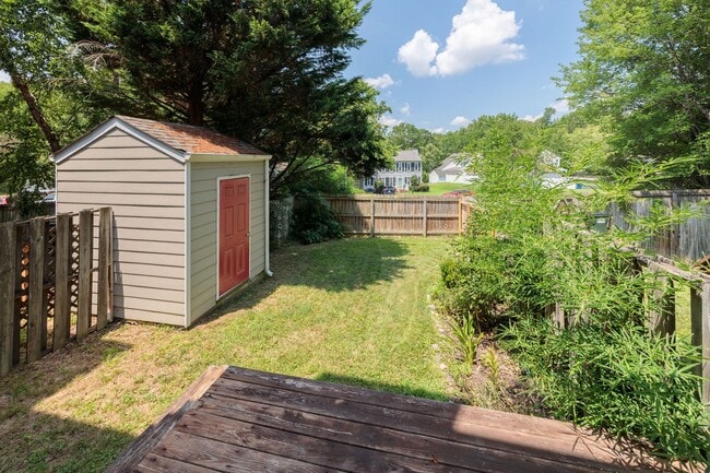 Building Photo - Charming 2 Bedroom/1 Bath Townhome in Henrico ***Available Early September***