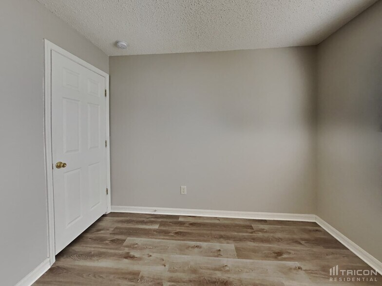 Building Photo - 16 Rymsen Ln