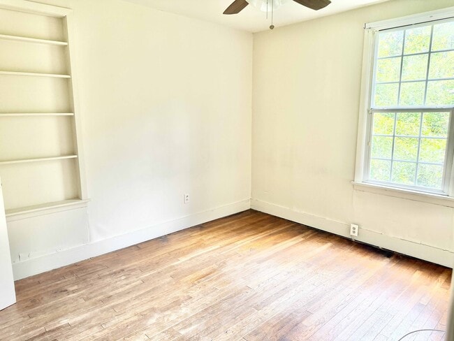 Building Photo - 10363 White Oak Dr