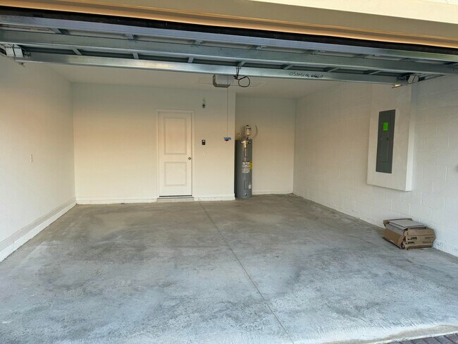 Building Photo - 673 Carlyle Way