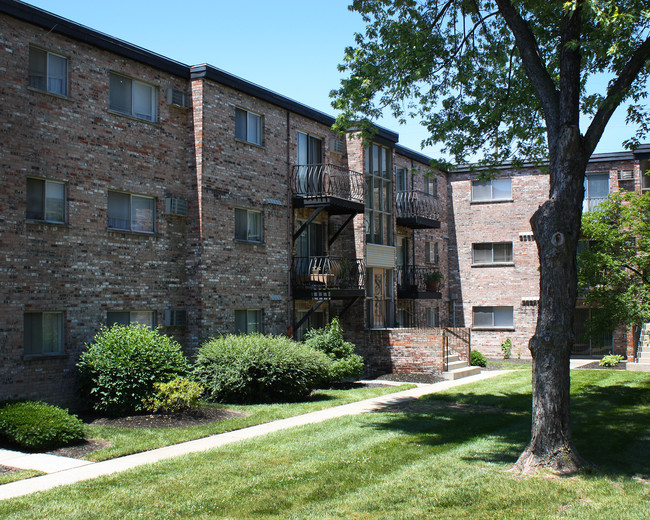 Beautiful Courtyards - Summit East - A Senior Community