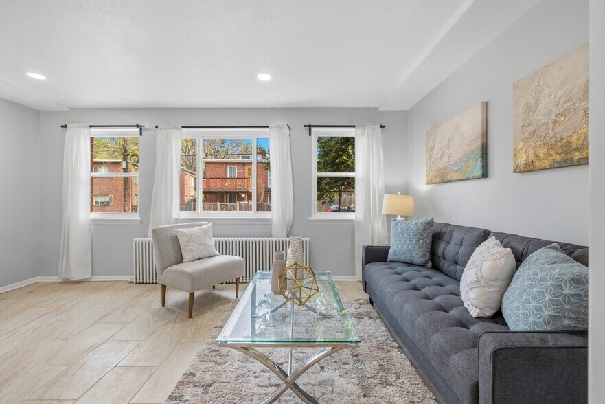 Building Photo - 204 Webster St NE