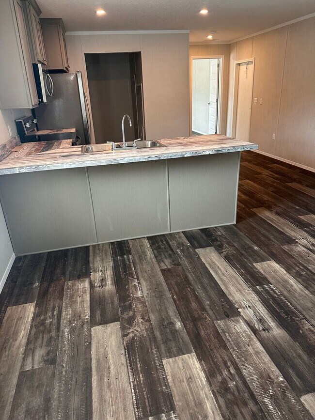 Building Photo - BRAND NEW-3 Bedroom / 2 Bath