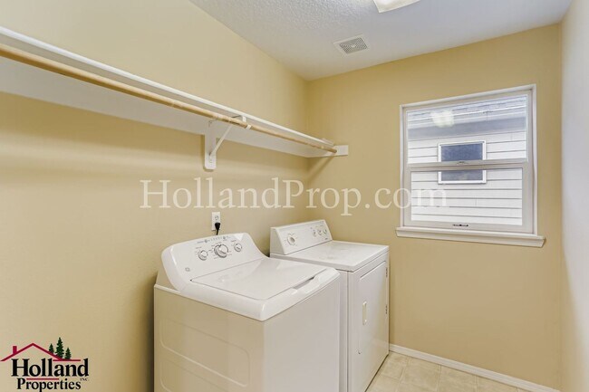 Building Photo - Charming 3-Bedroom Home in Arbor Vineyard