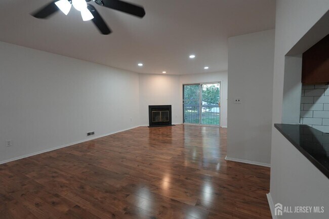 Building Photo - 41 Morgan Pl