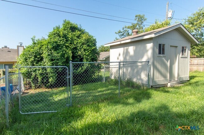 Building Photo - 2018 Newton Dr