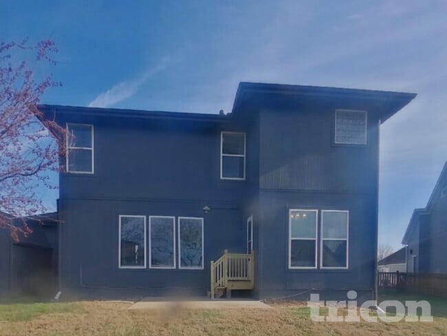 Building Photo - 5004 Woodstock St