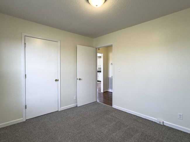 Building Photo - 104 Waterford Dr