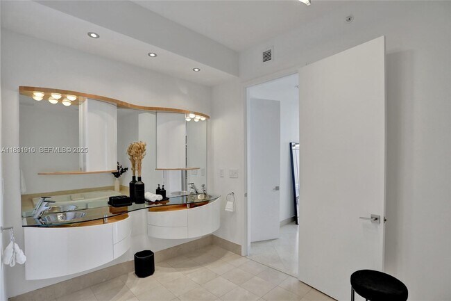 Building Photo - 18101 Collins Ave