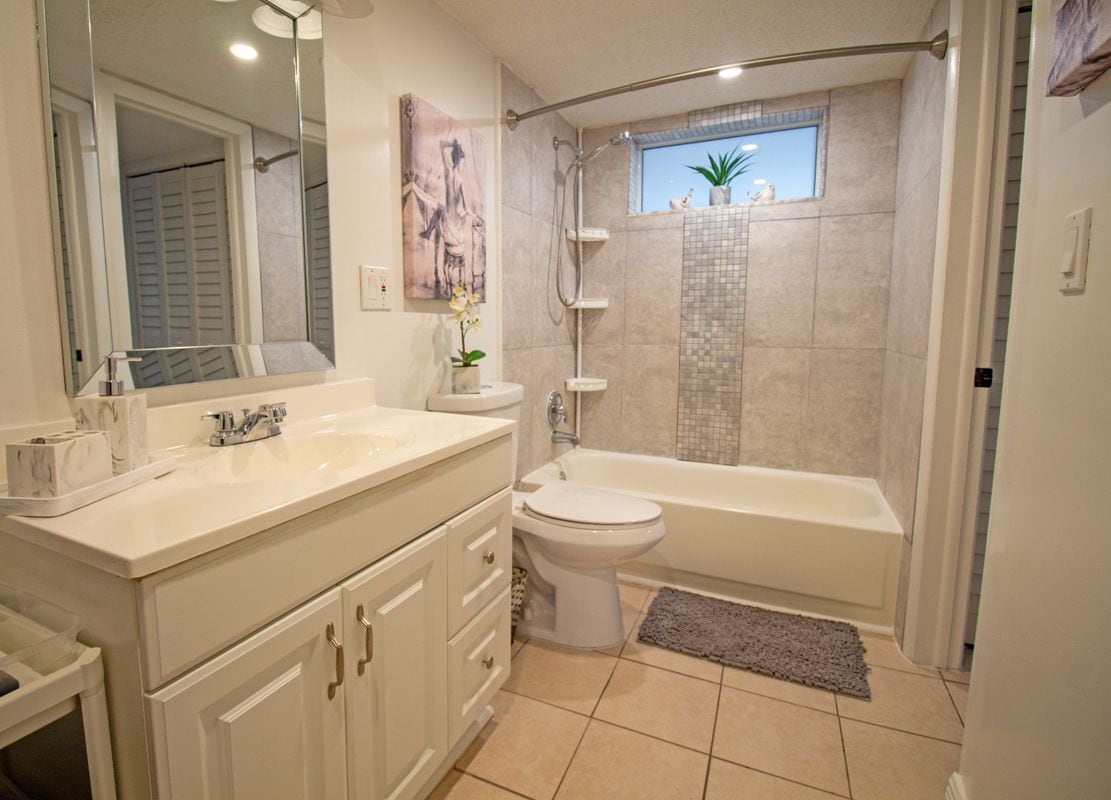 Building Photo - 6020 NW 64th Ave