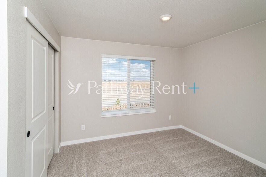 Building Photo - 9475 Yampa St