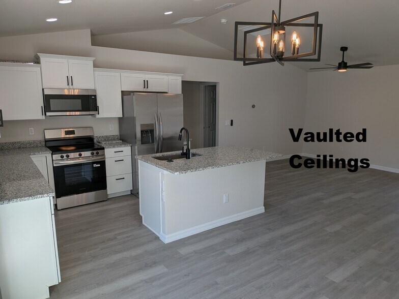 Building Photo - 7352 Quarry St