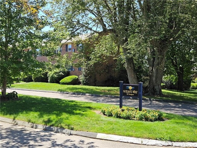 Primary Photo - 70 Carroll Ave