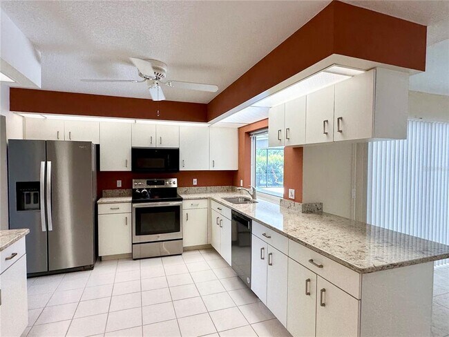 Building Photo - 5024 Southern Pine Cir