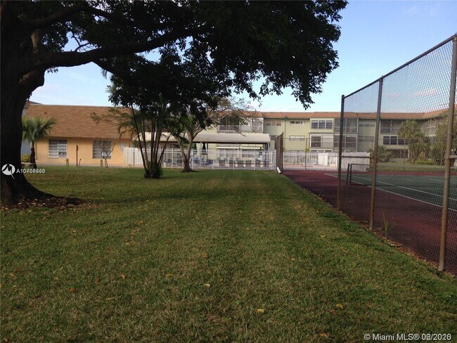 Building Photo - 607 S State Rd 7