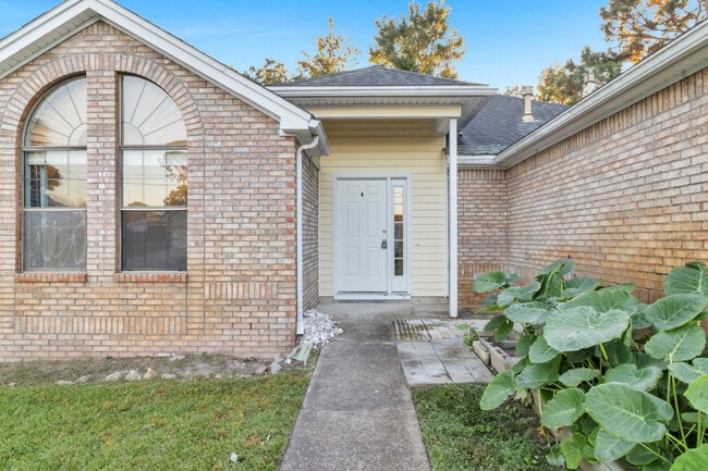 Building Photo - 2232 Fulva Dr