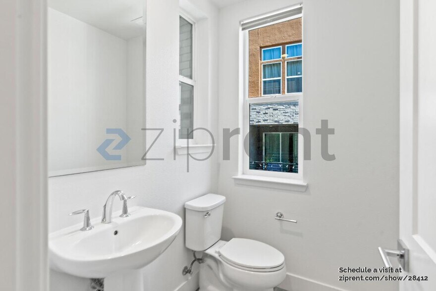 Building Photo - Unit