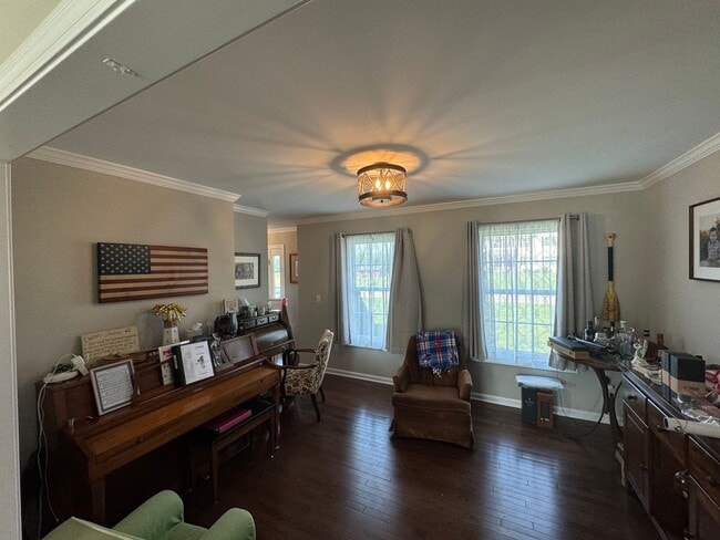 Building Photo - Beautiful 4 Bedroom Colonial