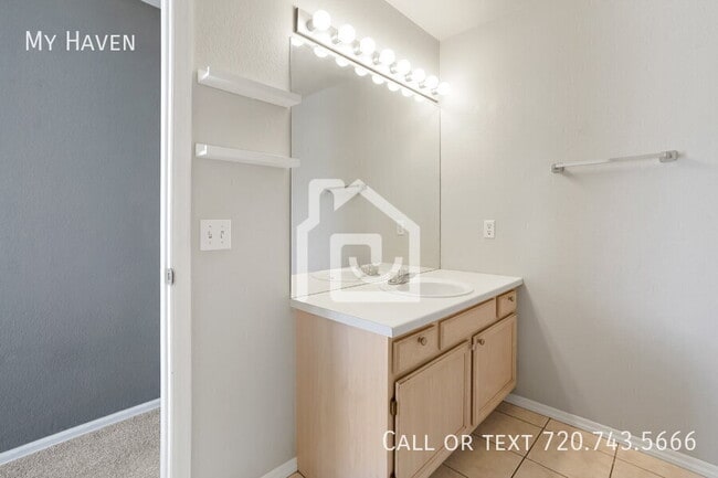 Building Photo - 5960 S Jellison St