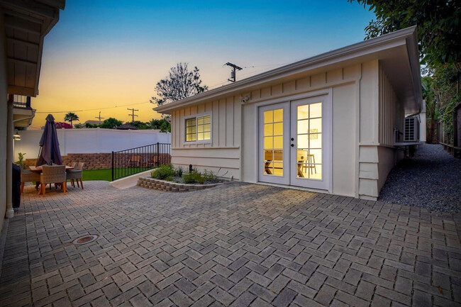 Building Photo - 539 San Dieguito Dr