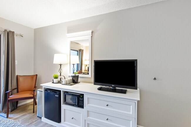 Building Photo - 7350 N Pima Rd