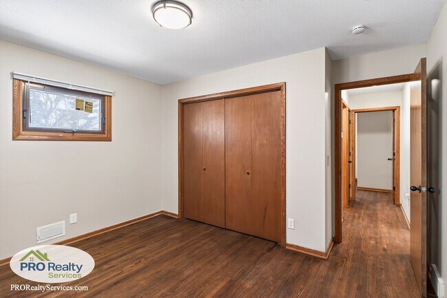 Building Photo - Recently Remodeled 4 Bedroom House