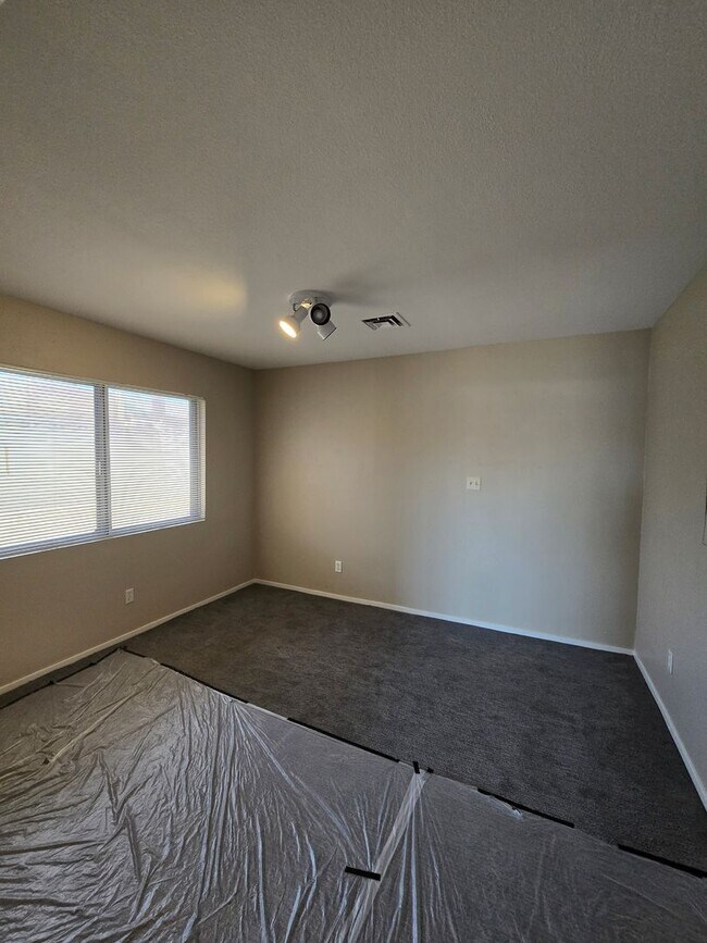 Building Photo - A Fabulous 4 Bedroom Single Story Home in East Las Vegas